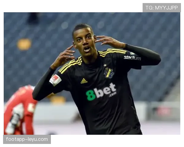 从多特失意到皇家社会崛起:伊萨克职业生涯全景复盘 从多特失意到皇家社会崛起:伊萨克职业生涯全景复盘