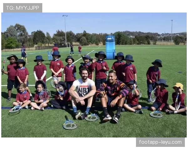 乔丹·汤普森训练完直接去超市抢购打折牛排，这反差谁懂啊